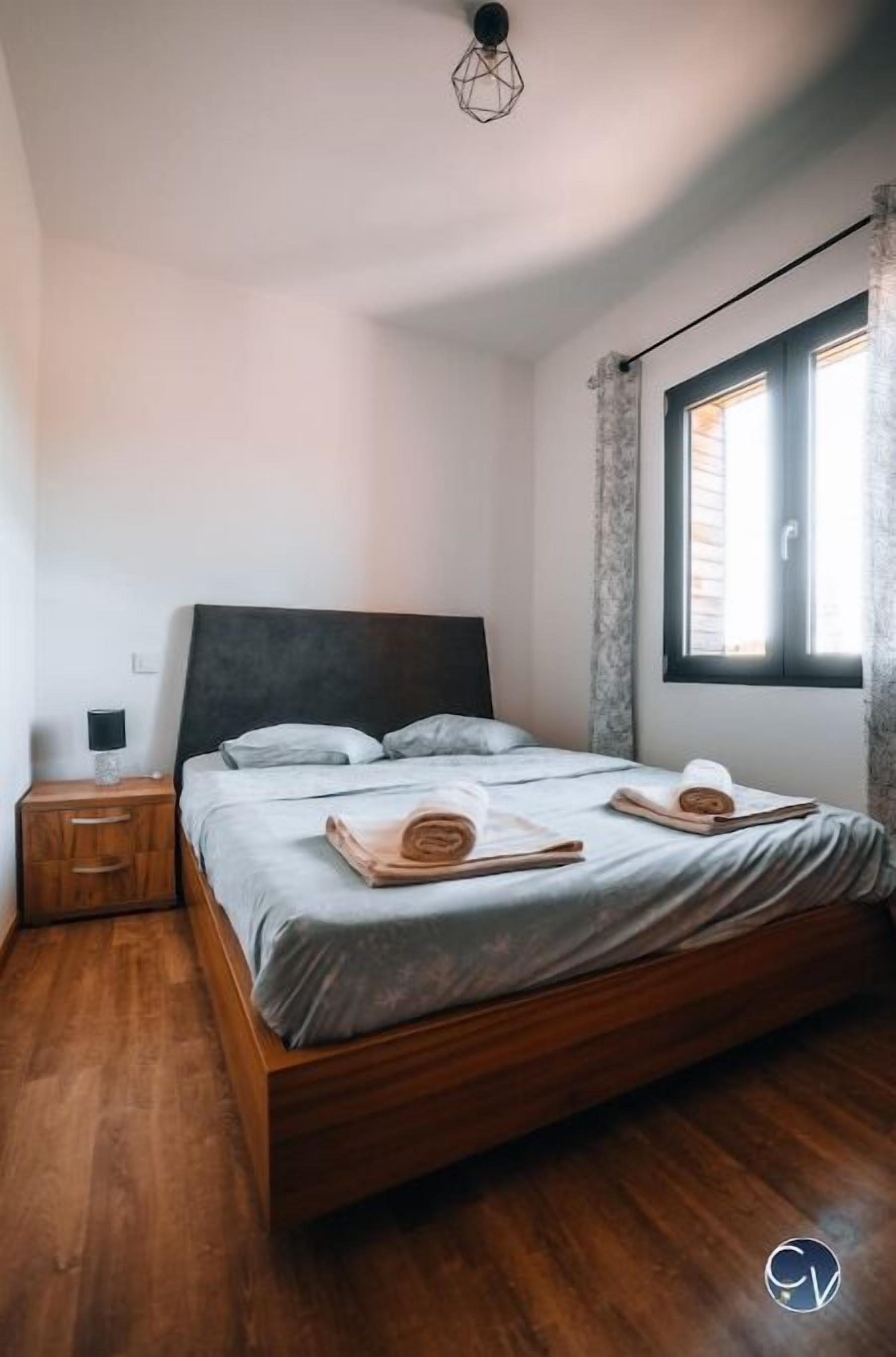 3 chambres, lit parapluie, Wi-Fi, draps fournis