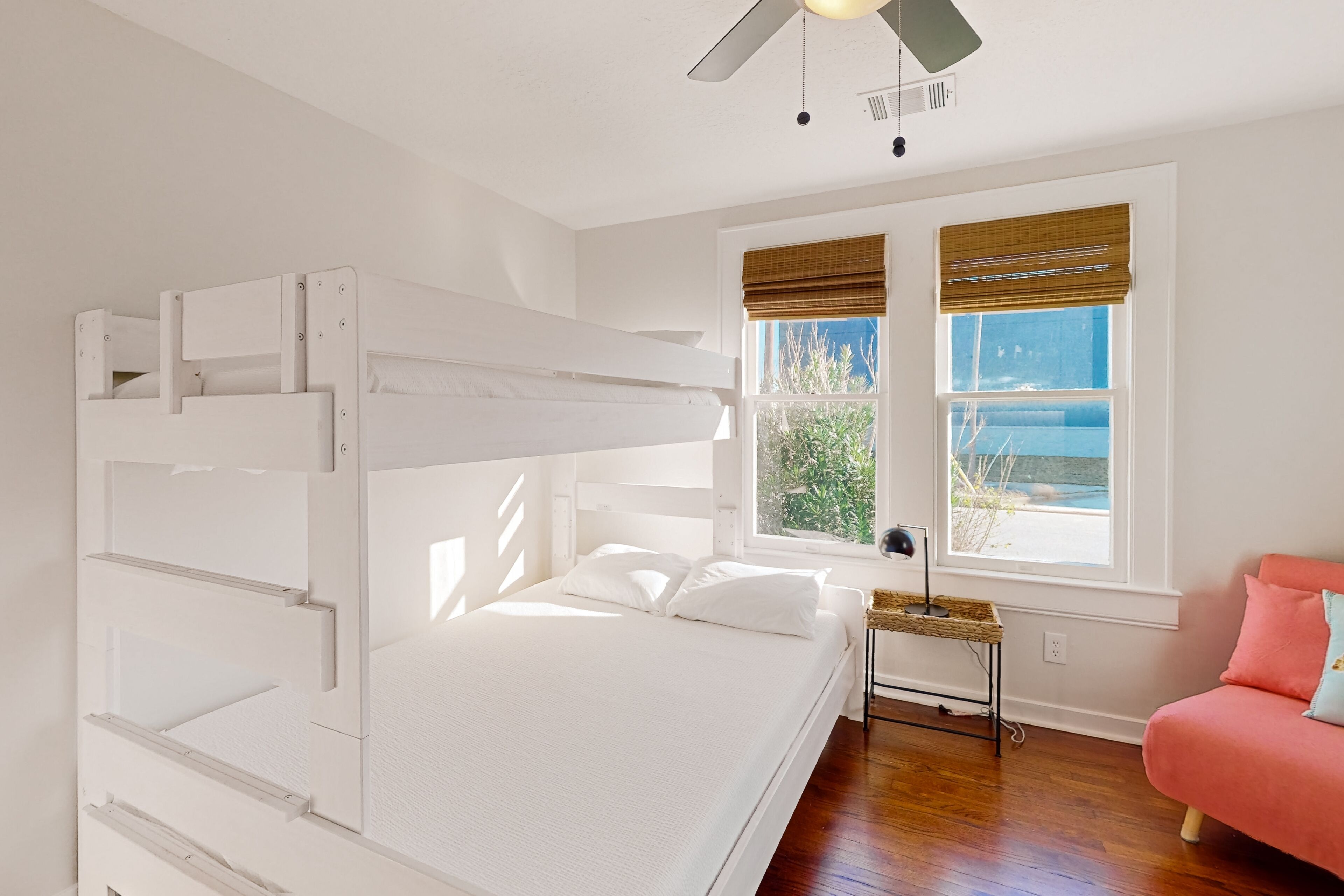 2 bedrooms, iron/ironing board, Internet, bed sheets