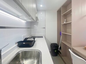 Apartment, 1 Bedroom, Accessible, Smoking | Private kitchen