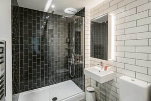 Apartment | Bathroom - Stunning 3-bed Apartment in London (London)