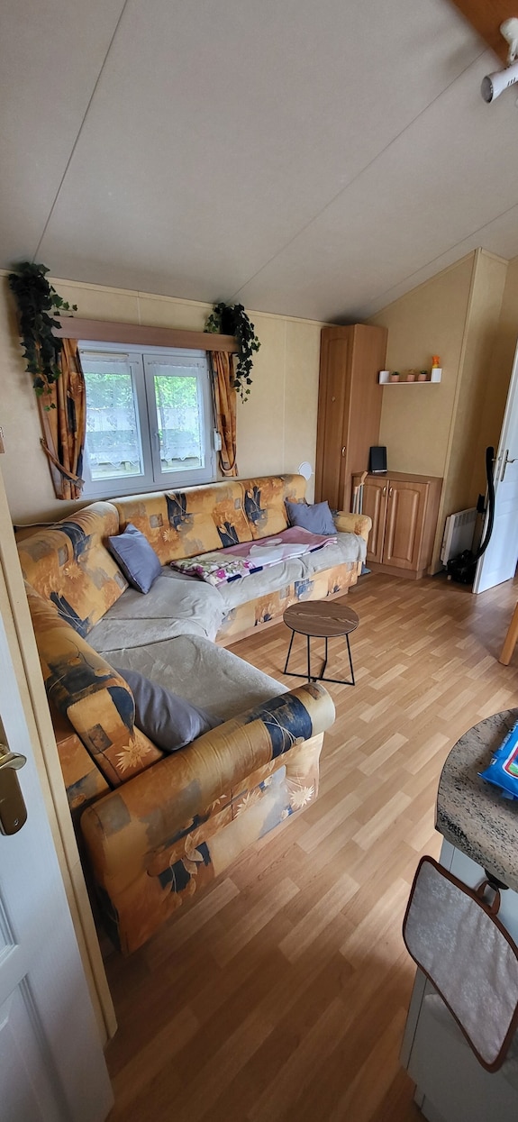 Très Bien Situé Le Mobil Home Se Trouve à Proximité Du Lac Dardres - Licques