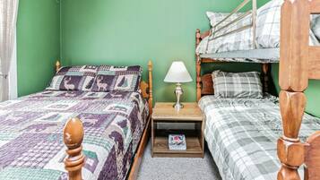 4 bedrooms, desk, iron/ironing board, WiFi