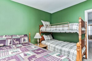 4 Schlafzimmer, Schreibtisch, Bügeleisen/Bügelbrett, WLAN