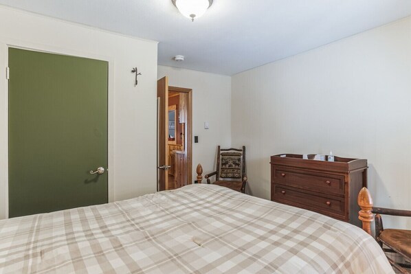 4 Schlafzimmer, Schreibtisch, Bügeleisen/Bügelbrett, WLAN