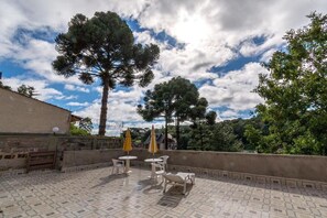 屋外ダイニングエリア