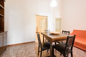 Basic Apartment | Living area | 40-inch flat-screen TV with digital channels - Lorena Firenze by Mmega (Florence)