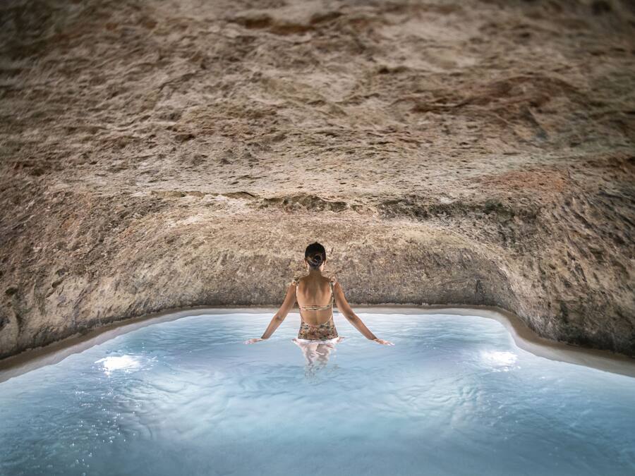 Piscine couverte, piscine extérieure (ouverte en saison)