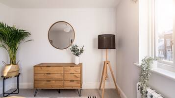 2 slaapkamers, een strijkplank/strijkijzer, gratis wifi, beddengoed