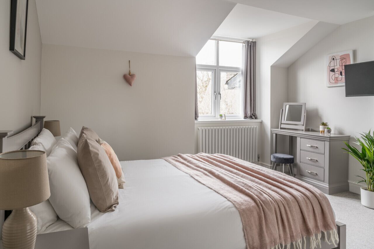 2 bedrooms, iron/ironing board, travel crib, free WiFi