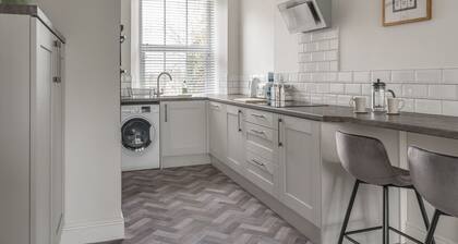 Tudor House-Windermere Centre