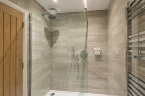 Hair dryer, towels - Tudor House-Windermere Centre (Windermere)