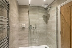 Hair dryer, towels - Tudor House-Windermere Centre (Windermere)