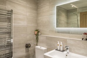 Hair dryer, towels - Tudor House-Windermere Centre (Windermere)