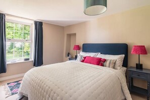 4 Schlafzimmer, Schreibtisch, Bügeleisen/Bügelbrett, kostenloses WLAN