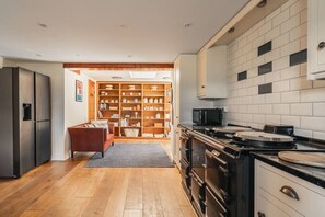 Fridge, microwave, oven, stovetop - Yew Tree: Historic Georgian Farmhouse, Ellonby (Ellonby)