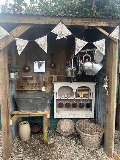 Bridie Rose - hot tub Extra Charge Exotic Animals