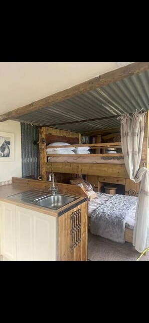 1 ห้องนอน, ผ้าปูที่นอน