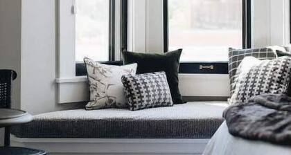 Ulysses Suites, Suite 202