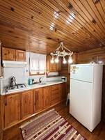 基础公寓 | 私人厨房 | 大冰箱、烤箱、炉灶、厨具/餐具