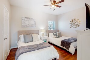4 bedrooms, iron/ironing board, Internet, bed sheets