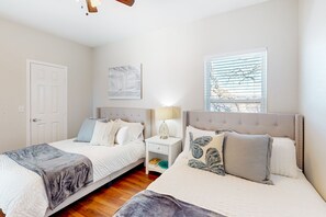 4 bedrooms, iron/ironing board, internet, bed sheets - Two-story home blocks from the Seawall with balcony, AC, & W/D (Galveston)