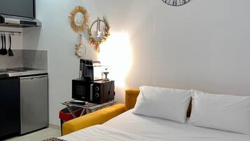 Free WiFi, bed sheets