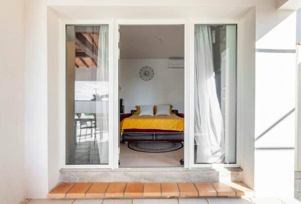 Lydisolert, strykejern/-brett, wi-fi (inkludert) og sengetøy