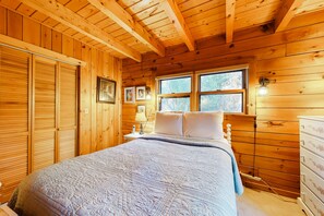 3 bedrooms, iron/ironing board, Internet, bed sheets
