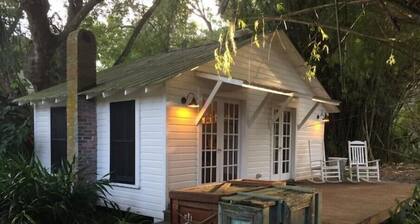 Cozy Historic Cottage on a Private Island / Real Old Florida/Close to Springs!