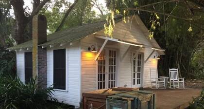 1900's Bungalow on a Private Island / Real Old Florida/Close to Springs!