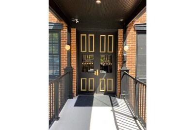 Ulysses Suites, Suite 204