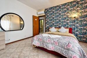 Standard Room | 1 bedroom, free WiFi, bed sheets - Holly Venice Apartment (Mestre)