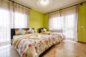 Family Room | 1 bedroom, free WiFi, bed sheets - Holly Venice Apartment (Mestre)