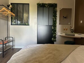 1 habitación, tabla de planchar con plancha, wifi y ropa de cama 