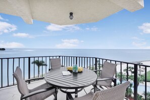 Outdoor dining - Breath-Taking Waterfront Condo | Pool/Spa/Tennis (Marco Island)