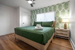 3 bedrooms, iron/ironing board, WiFi, bed sheets - Island Gems - Emerald

 (Galveston)