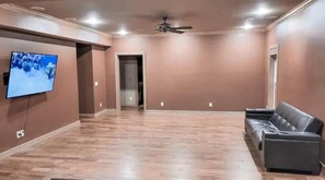 Interior - Private space in Bentonville with a forest view! (Bentonville)