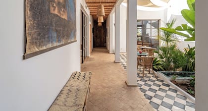 ĂlĂ©gante villa de charme avec piscine chauffĂ©e â jusquâĂ 12 hĂŽtes, Essaouira