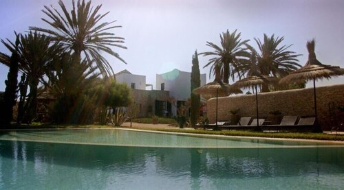 Elegant Luxury Villa with Heated Pool & Garden Oasis  12 Guests, Near Essaouira