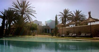 Elegant Luxury Villa with Heated Pool & Garden Oasis 12 Guests, Near Essaouira