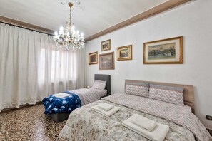 Habitación familiar | 1 dormitorio, wifi gratis, ropa de cama