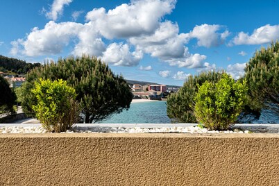 APARTAMENTO CON TERRAZA EN PRIMERA LINEA 