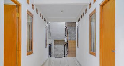 OYO Life 90035 Merci Club