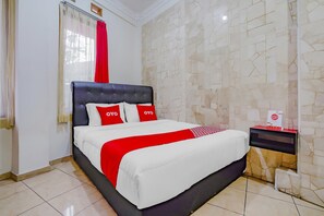 Deluxe Double Room | Free WiFi, bed sheets - OYO Life 90035 Merci Club (Bandung)
