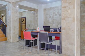 Reception - OYO Life 90035 Merci Club (Bandung)