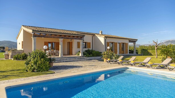 A two-story house with a swimming pool, outdoor seating, and a well-maintained lawn. - Els Evols for 6 with pool between Pollensa and Alcudia (Alcúdia)