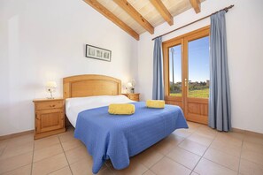 3 makuuhuonetta, silitysrauta/-lauta, ilmainen Wi-Fi, vuodevaatteet