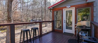 Tranquil Waterfront Valley Cabin With Views