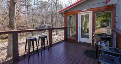Tranquil Waterfront Valley Cabin With Views