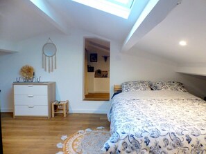 3 chambres, fer et planche à repasser, draps fournis